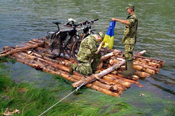 Плавающий гроб: Новый украинский бронекатер подняли на смех в Сети (ВИДЕО) | Русская весна