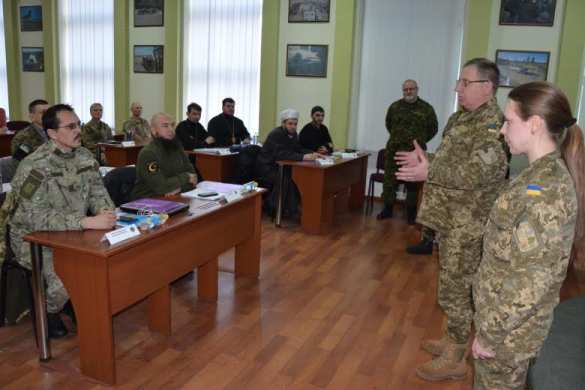 Во Львове канадские капелланы обучают украинских | Русская весна