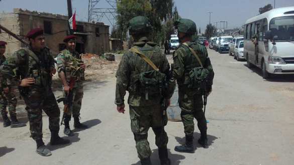 Добрым словом и истребителем: Тысячи боевиков сдают тяжёлое вооружение российским военным и покидают Ярмук (ФОТО) | Русская весна