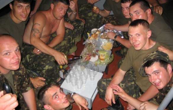 На Украине набирает ход акция «Киборгов не кормим»: из кафе выгоняют клиентов в камуфляже | Русская весна