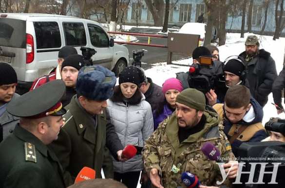 Карательный батальон «Волынь» протестовал у минобороны, требуя ротации (фото, видео) | Русская весна