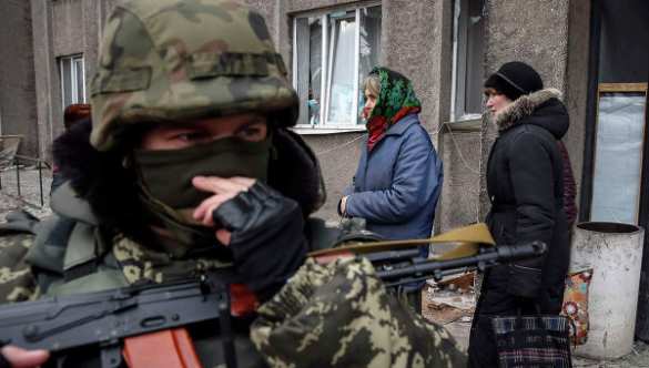 Украинская армия открыла огонь по эвакуировавшимся жителям, есть раненные (ВИДЕО) | Русская весна