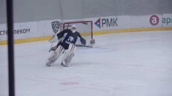 В Челябинске хоккейный вратарь порадовал публику фигурным катанием (ВИДЕО) | Русская весна