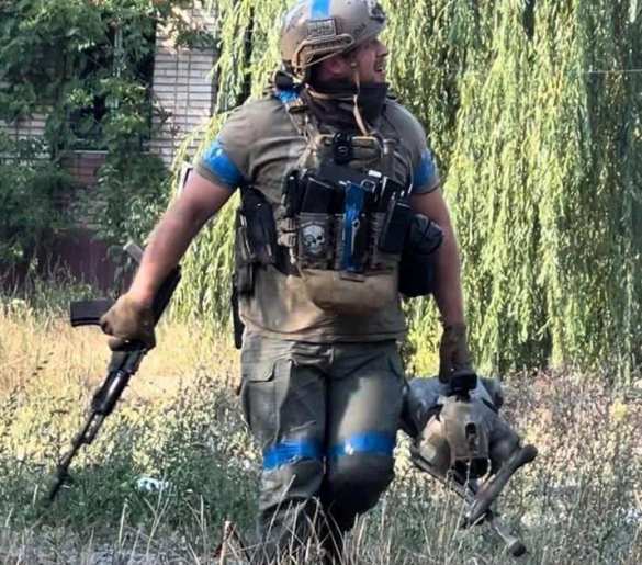 В городских боях в Торецке враг применяет роботов-собак (КАРТА, ВИДЕО) | Русская весна