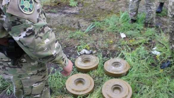 ВСУ разворовывают боеприпасы, выделенные для минирования линии соприкосновения | Русская весна