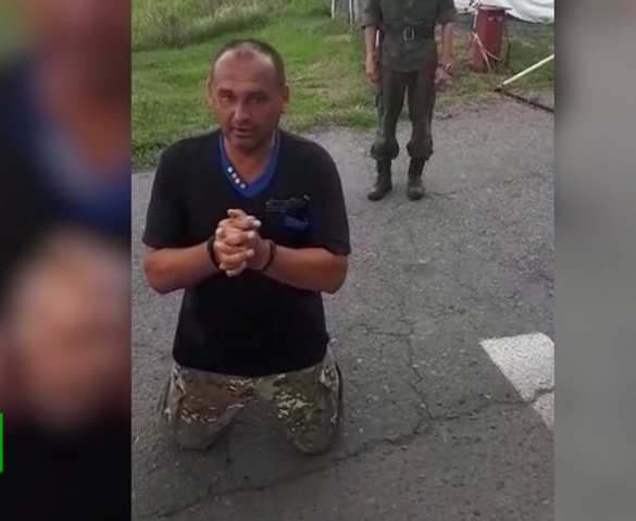 Боевик «АТО» на коленях умолял пустить его в Россию (ВИДЕО) | Русская весна