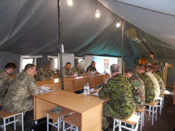 Иностранцы проверили, как ВСУ «не воюют» на Донбассе (ФОТО) | Русская весна