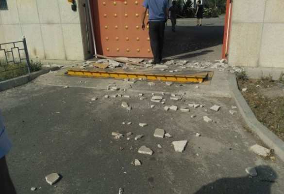 У посольства Китая в Бишкеке прогремел взрыв, есть погибший (ФОТО, ВИДЕО) | Русская весна