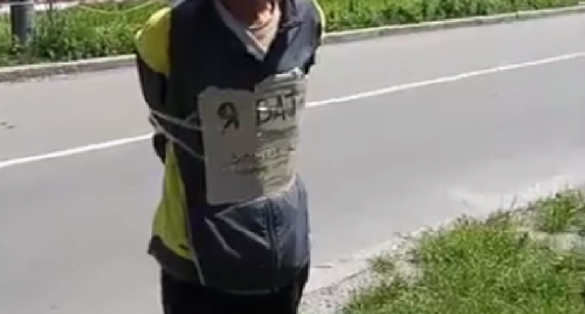 Суд наказал мужчину, которого привязали к столбу с табличкой: «Я ватник» (ФОТО) | Русская весна