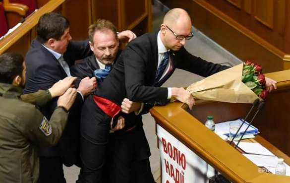 «Наглядный пример гибридной войны на Украине»: Захарова высмеяла драку в Раде «Наглядный пример гибридной войны на Украине», — Захарова высмеяла драку в Верховной Раде | Русская весна