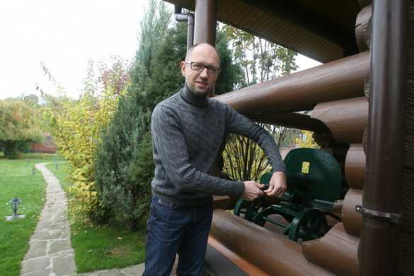 Аваков наградил Яценюка пулеметом Максима (ДОКУМЕНТ) | Русская весна