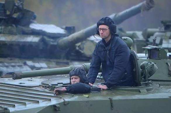 Яценюк воюет со снегом — и пока проигрывает (+ФОТО) | Русская весна