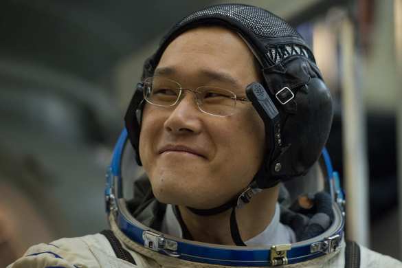 Японский астронавт за три недели на МКС вырос на 9 см | Русская весна