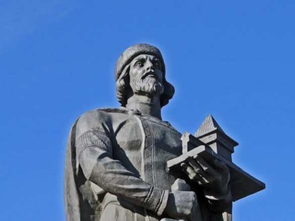 «Купили на AliExpress»: в Сумах разгорелся скандал из-за памятника «какающему» Ярославу Мудрому (ФОТО, ВИДЕО) | Русская весна