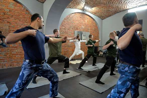 За странную историю про «запрет йоги в СИЗО из-за мужеложества» могут наказать авторов (ФОТО) | Русская весна