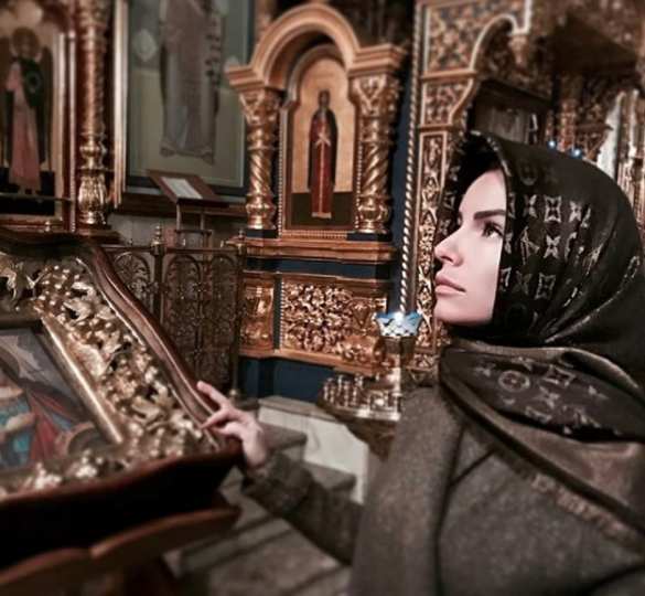 Солистка «ТАТУ» заявила о возвращении из ислама в православие (ФОТО) | Русская весна