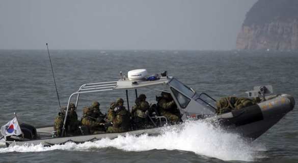 «Дрейфующая» дипломатия: Южная Корея вернула Пхеньяну восемь спасенных моряков | Русская весна