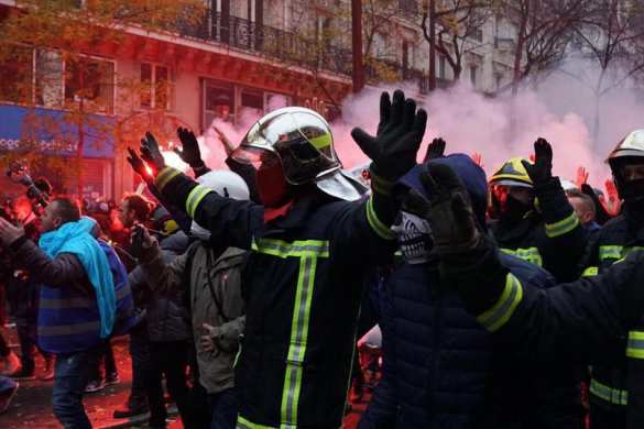 Бунт против пенсионной реформы: полтора миллиона французов вышли на улицы (ФОТО, ВИДЕО) | Русская весна