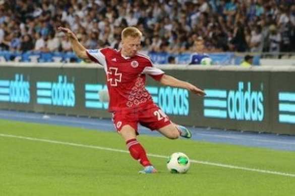 Украинского футболиста подозревают в том, что он напился и сбросил девушку с 9 этажа | Русская весна