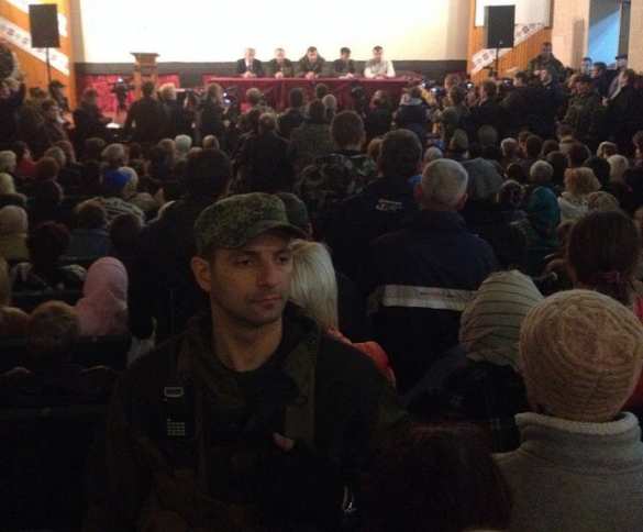 Премьер ДНР: мы тоже можем написать для фашистов особый статус, чтобы поехали в ЮАР эболу лечить | Русская весна