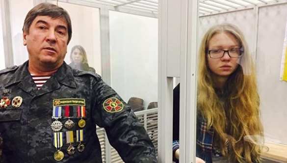 Без нее отсюда не уйду, — нардеп в суде приковал себя наручниками к неонацистке Заверухе, радикалы заблокировали суд (ФОТО, ВИДЕО)  | Русская весна