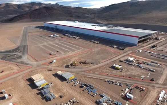 В США на заводе Tesla произошла утечка химикатов | Русская весна