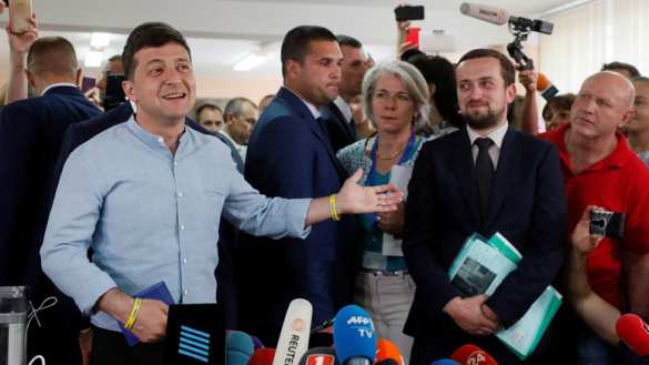 В Германии объяснили, почему украинцы дважды сказали Зеленскому «да» | Русская весна