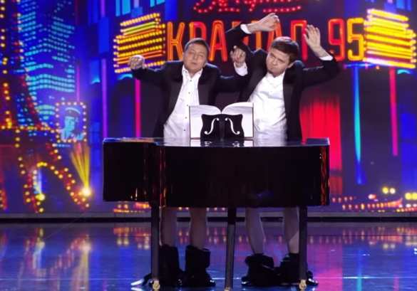 «Почему они его выбрали?!» — в США потешаются над «пианистом» Зеленским (ВИДЕО) | Русская весна