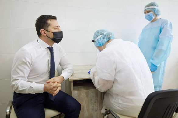 Не хотел, но пришлось: кто заставил Зеленского привиться индийской вакциной (ФОТО) | Русская весна