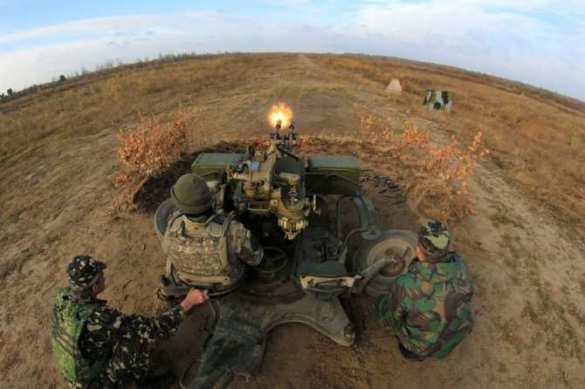 Украинская армия продолжает обстрелы ЛНР и не планирует отводить тяжелую технику | Русская весна