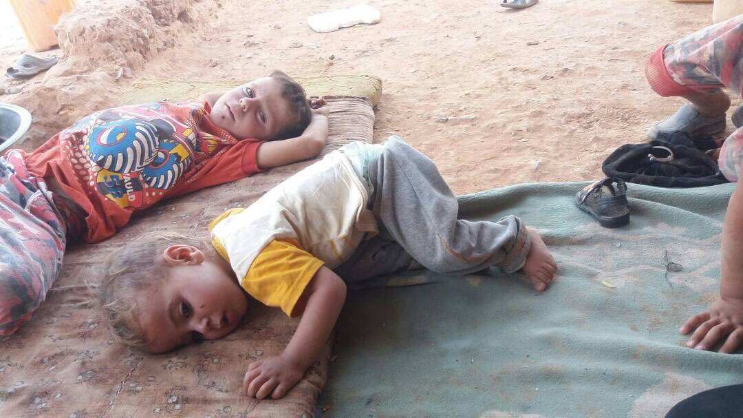 Ад на границе Сирии Около военной базы США 60 000 женщин