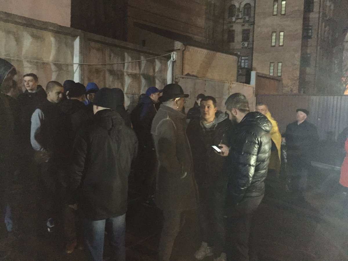 Что происходит в киеве прямая трансляция. Ночной киев майдан незалежности. Марш национального достоинства 2017. Площадь независимости киев ссср. Киев прямой эфир.