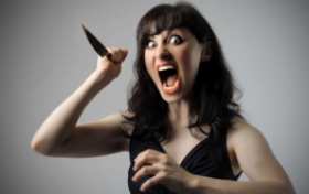 Бешеная украинка в польском поезде размахивала ножом, вопила матом и пела гимн Украины (ВИДЕО) | Русская весна